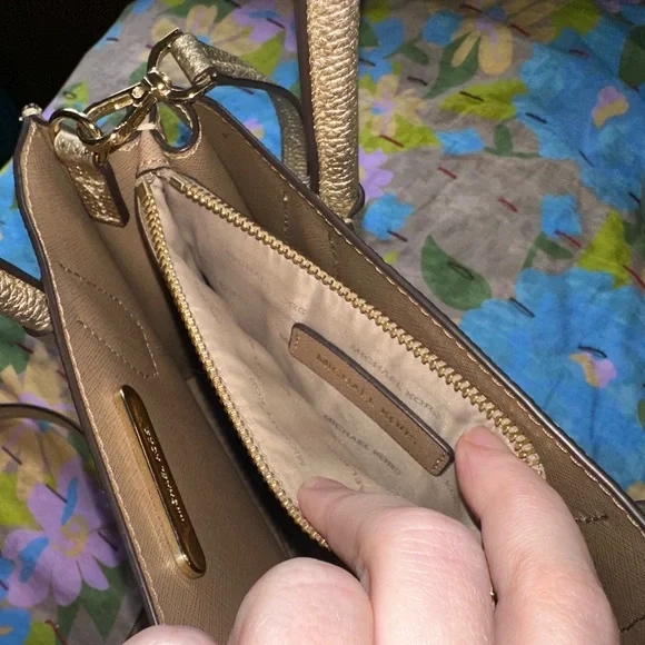 ⛅️[ Michael Kors ] Mercer Leather Crossbody Metallic Gold Bag - Picture 9 of 17